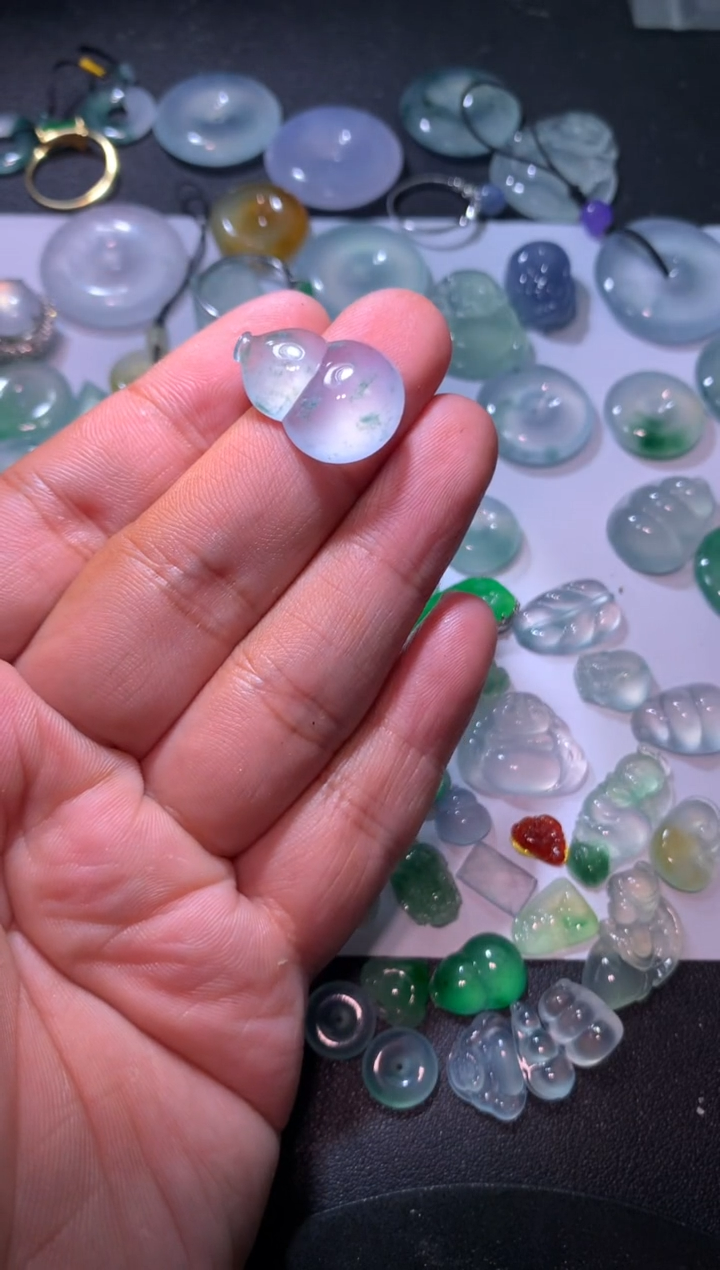 【闪购商品】翡翠颈饰未镶嵌葫芦