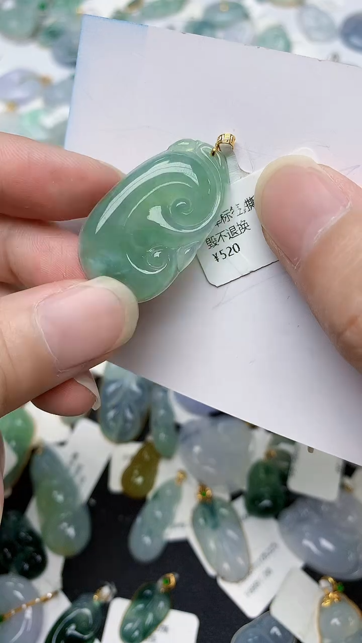 颈饰18K金镶嵌翡翠天然A货翡翠