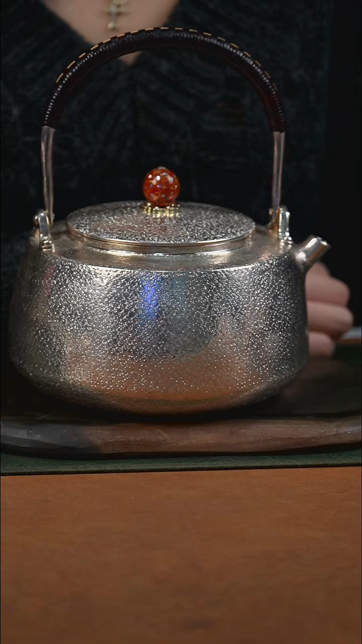 新品手工雪花纹提梁银壶