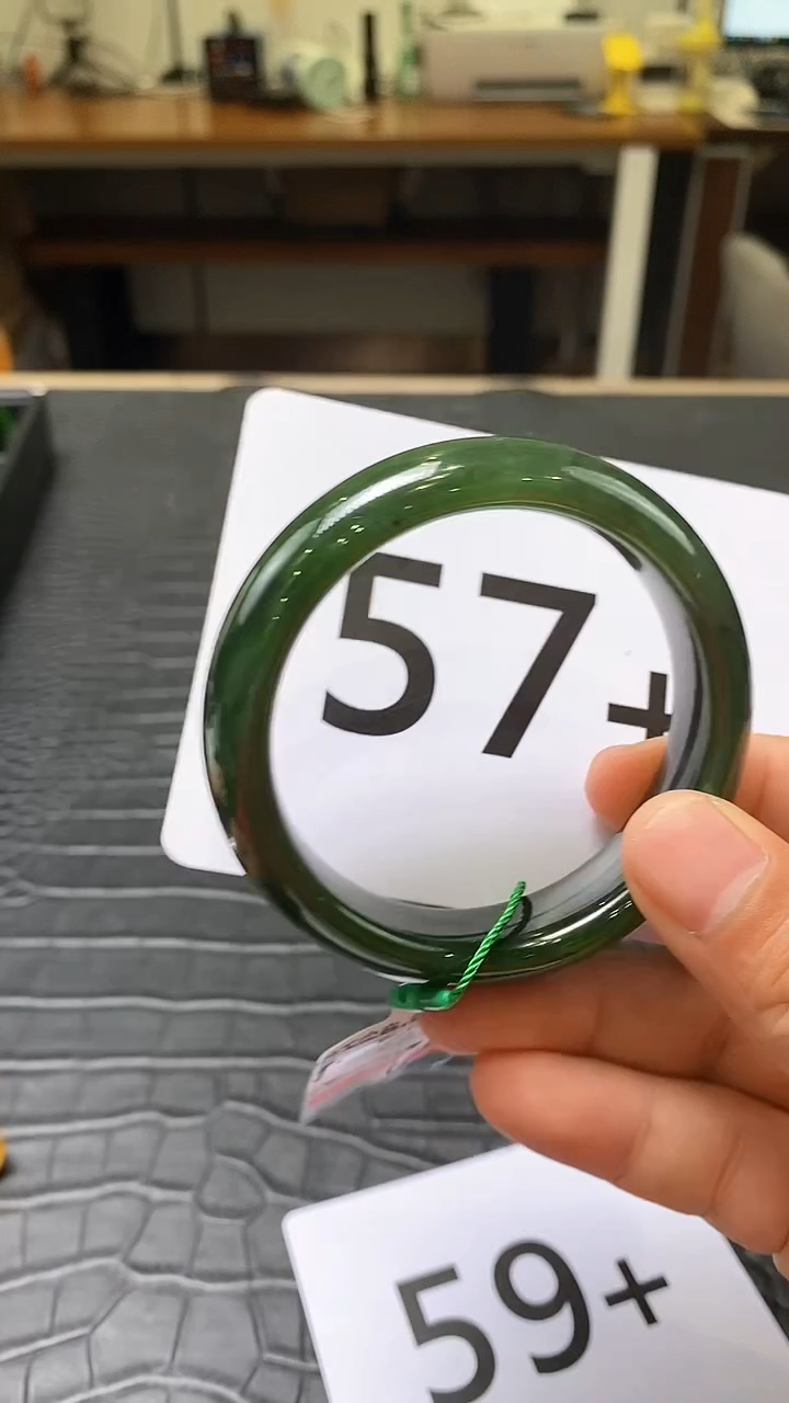 【闪购商品】和田玉碧玉手镯未镶嵌一个