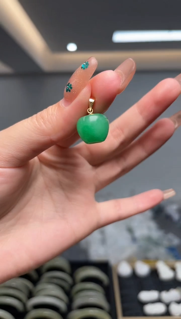翡翠未镶嵌吊坠(不含链)（多样性单个发货）
