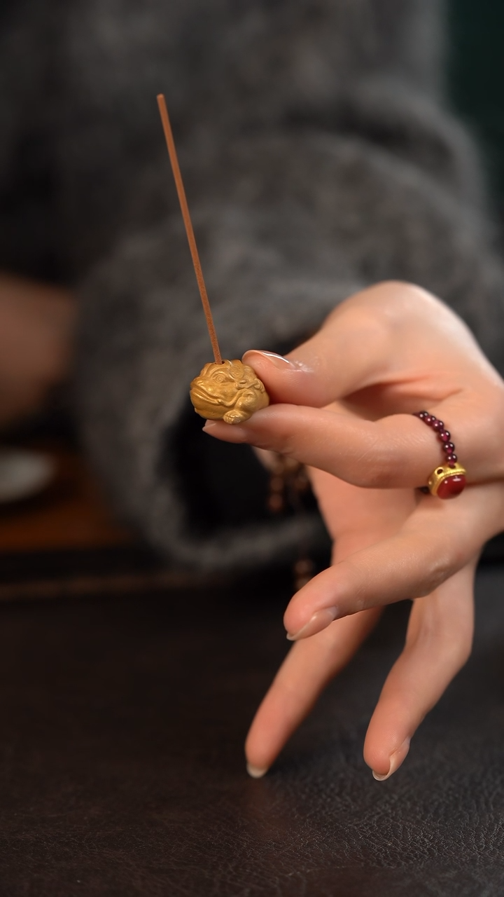 【闪购商品】杯云霞珍藏古彩描金金蟾香插