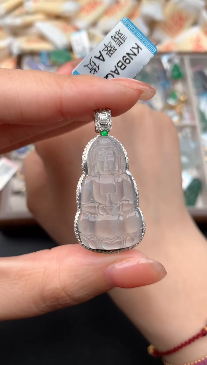 18K金镶嵌挂件翡翠一