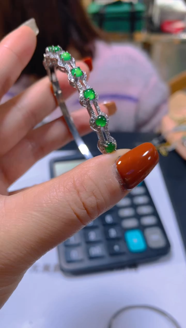 未镶嵌手链翡翠多样性发一