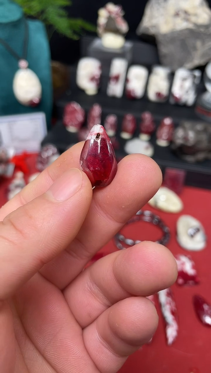 天然辰砂筑**饰水滴吊坠