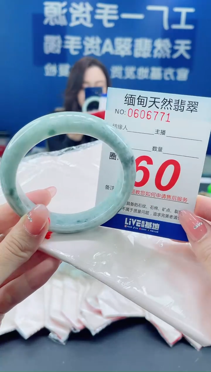 未镶嵌手镯翡翠天然翡翠手镯