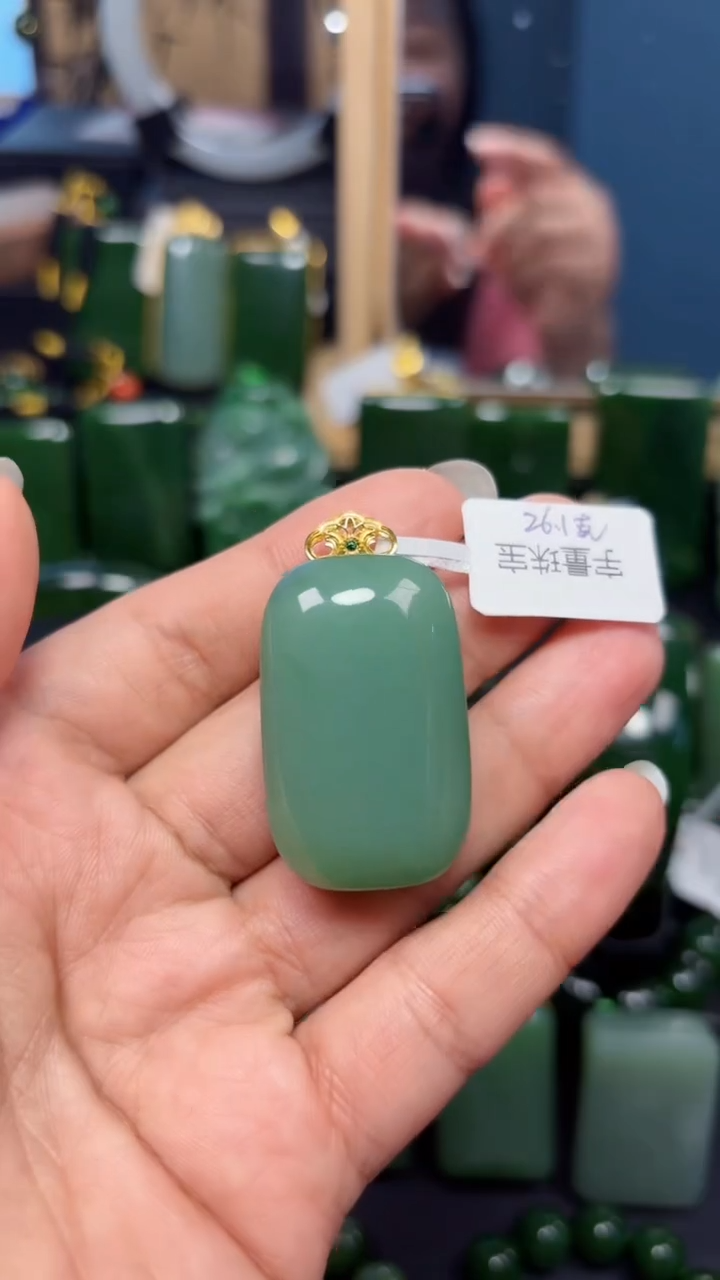 【闪购商品】和田玉（碧玉）吊坠(赠链)18K金镶嵌1