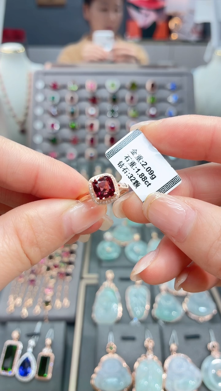 18K金镶嵌戒指碧玺1.88    