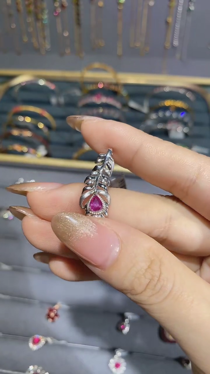 【闪购商品】红宝石颈饰18K金镶嵌吊坠