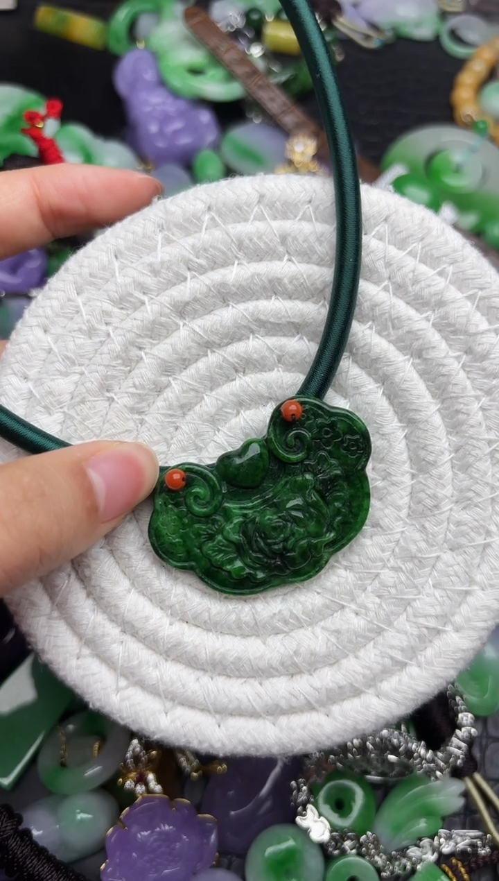 颈饰未镶嵌翡翠缅甸翡翠吊坠