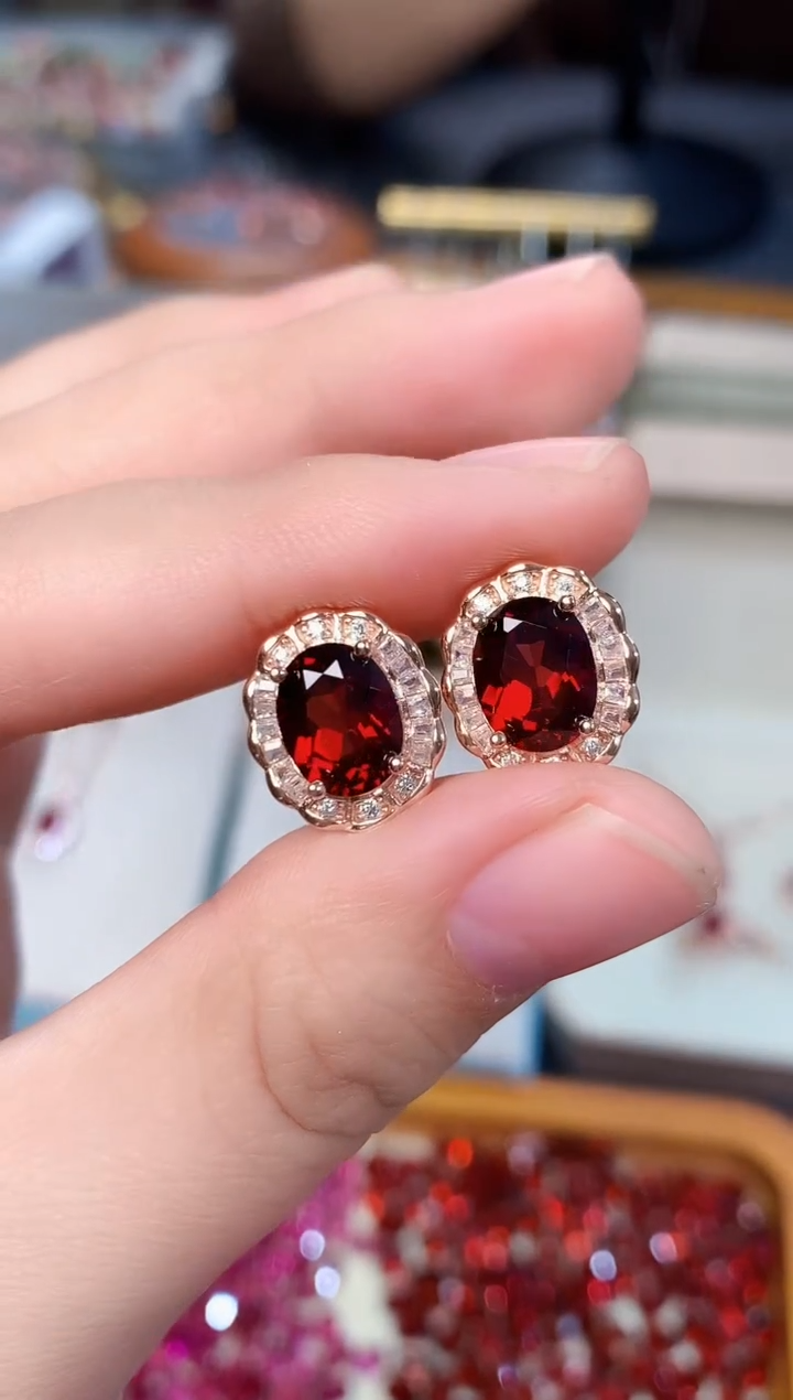 【闪购商品】石榴石耳钉银S925镶嵌天然