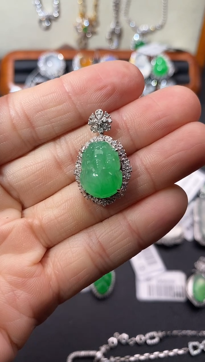 【闪购商品】翡翠颈饰18K金镶嵌吊坠