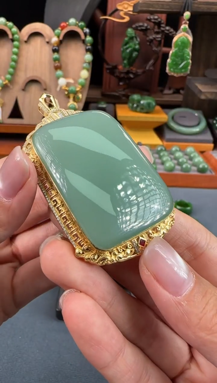 【闪购商品】和田玉吊坠18K金镶嵌1