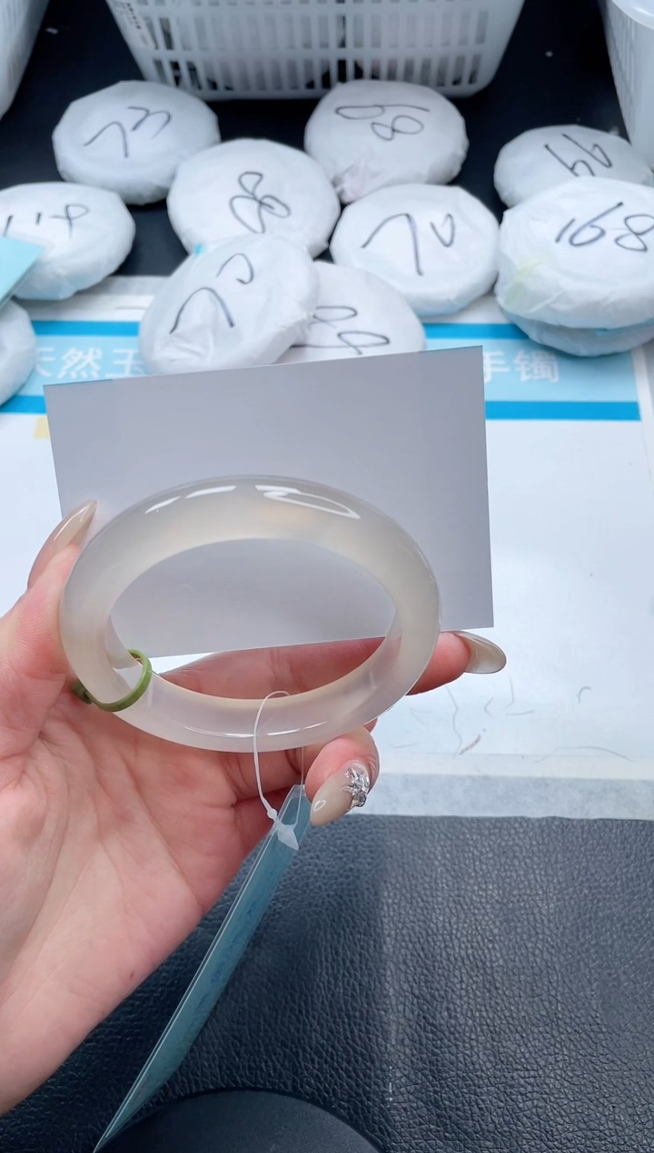 【闪购商品】石英质玉手镯未镶嵌6V241-58