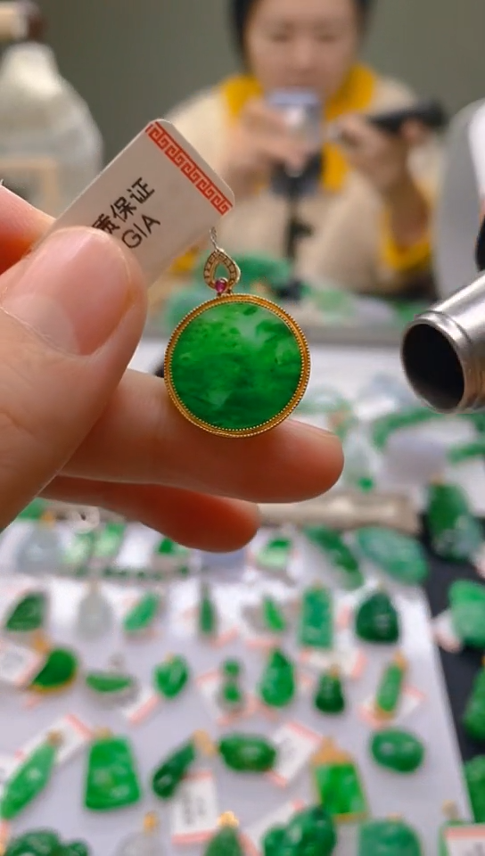 【闪购商品】翡翠颈饰18K金镶嵌天然翡翠A货，支持复检