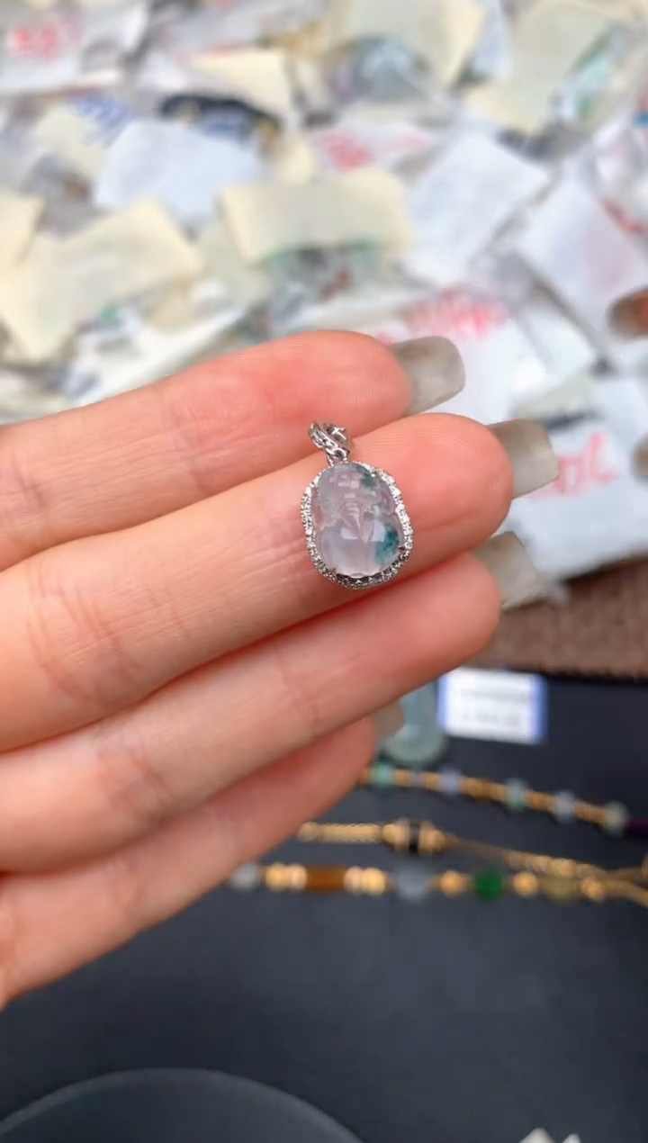 18K金镶嵌挂件翡翠?***萱一