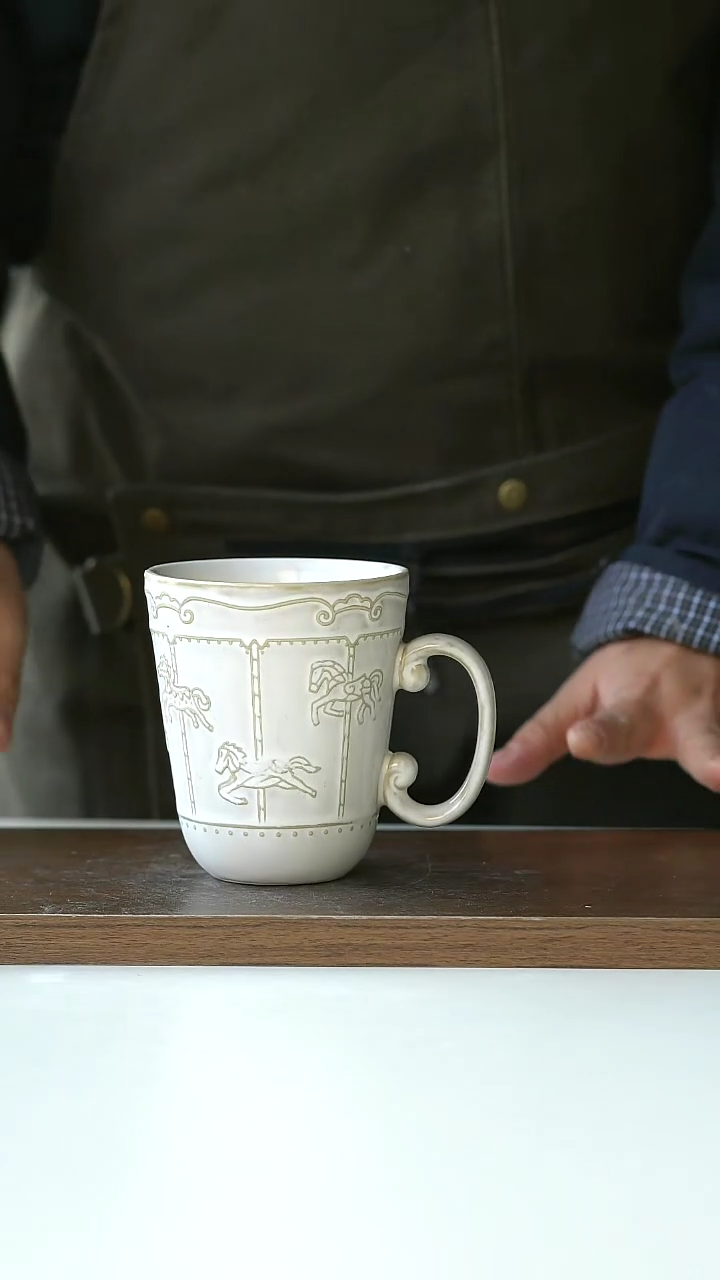 【闪购商品】玻璃微瑕木马浮雕马克杯@4-2@