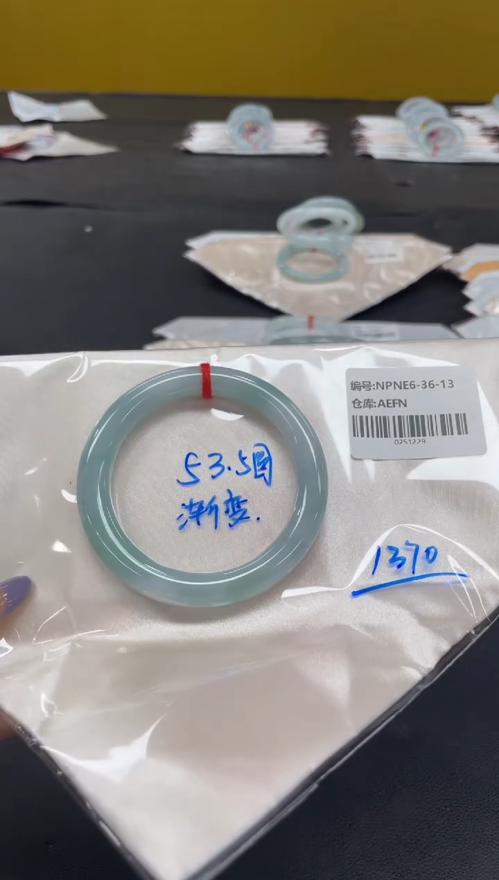 未镶嵌手镯翡翠翡翠手镯