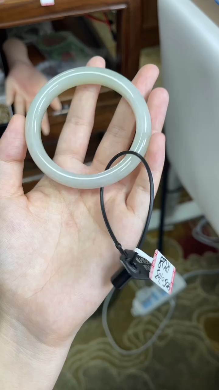 未镶嵌手镯和田玉1