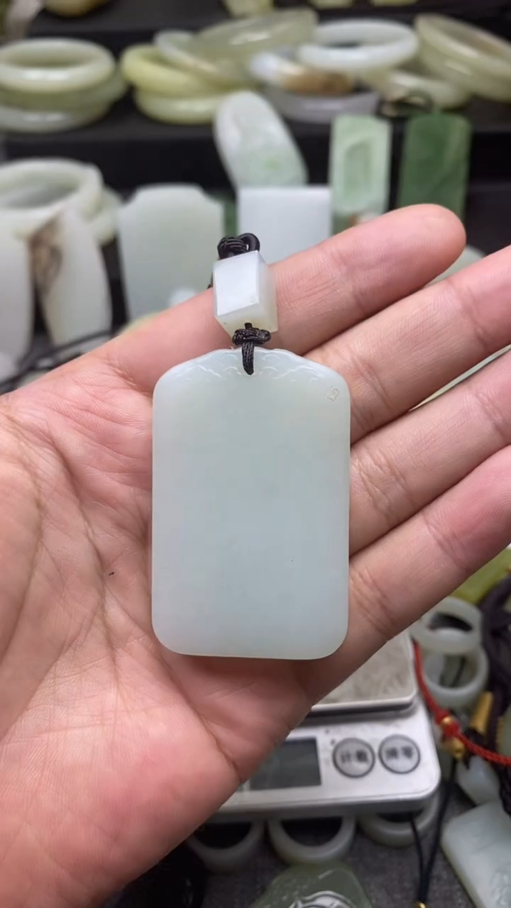 颈饰未镶嵌和田玉祥云牌无事牌