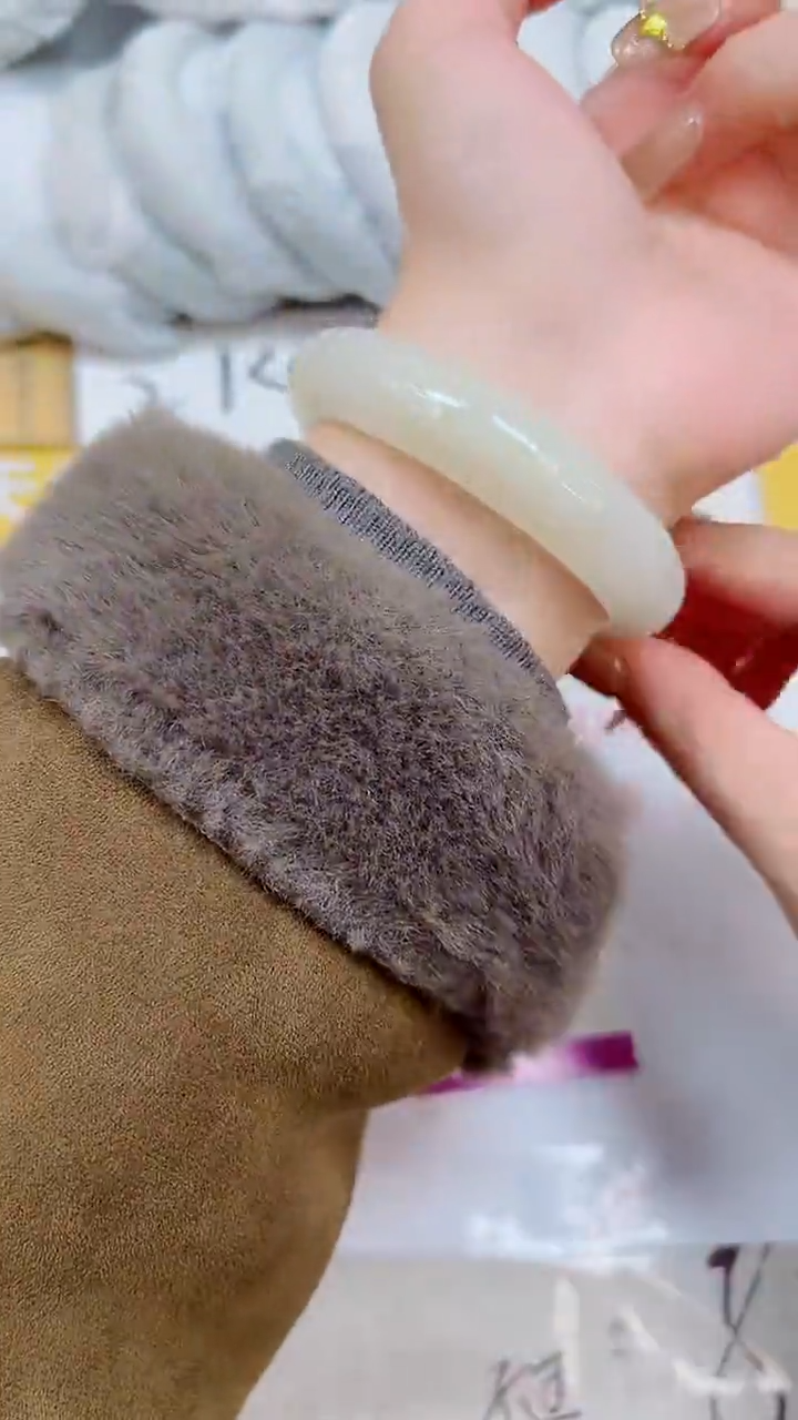 【闪购商品】石英质玉手镯未镶嵌K48-53