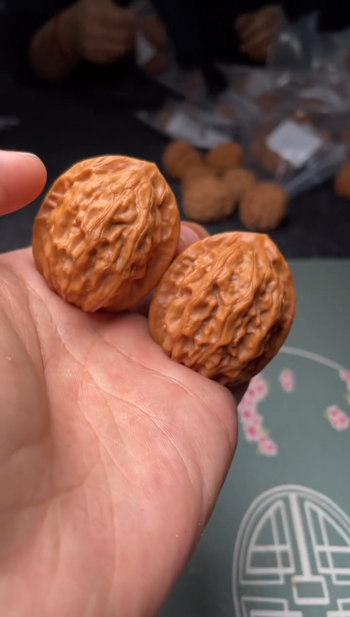 把件文玩核桃a102  大红袍 36尺