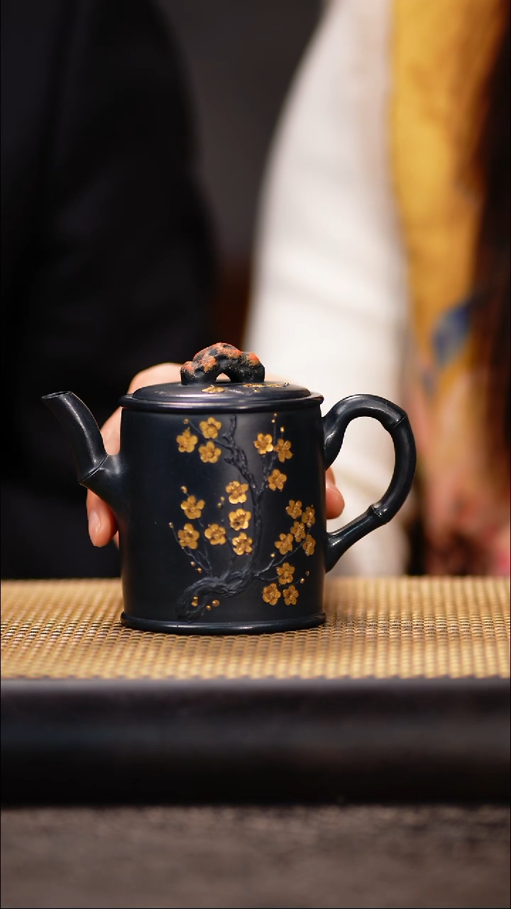 YHY50古乌泥 金梅竹汲直（一壶一杯）