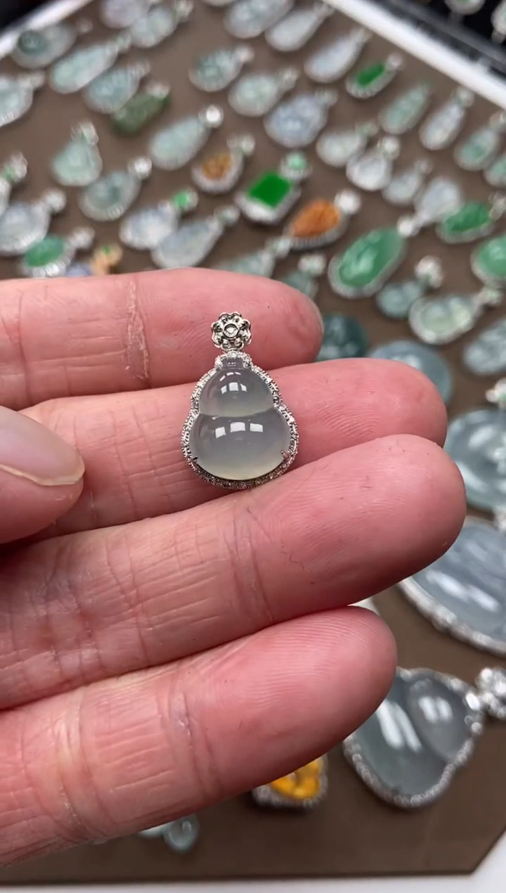 【闪购商品】翡翠吊坠(不含链)18K金镶嵌葫芦