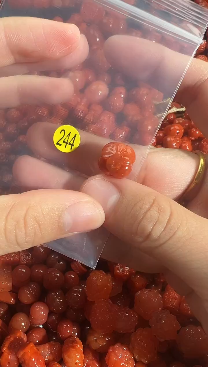 颈饰未镶嵌南红玛瑙1