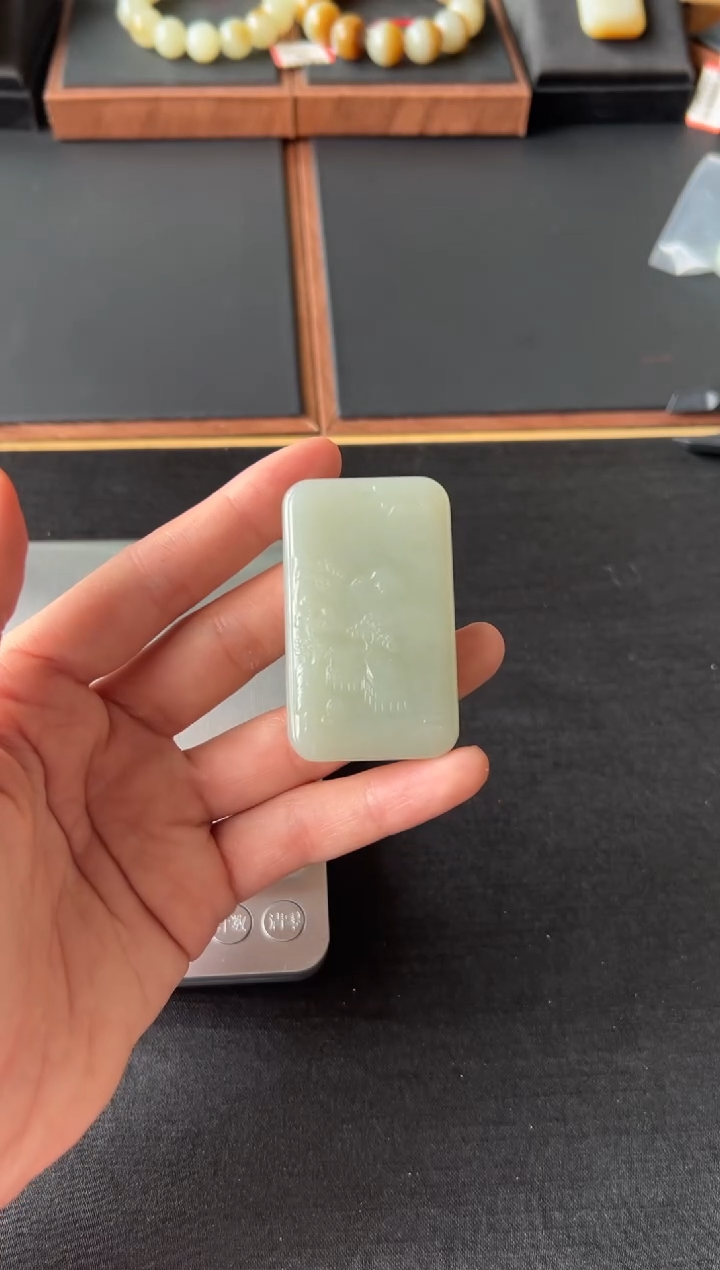 【闪购商品】和田玉吊坠(赠链)未镶嵌且末微色差近矿
