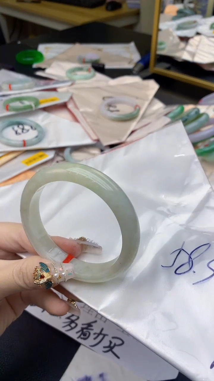 【闪购商品】翡翠手镯未镶嵌0179510947