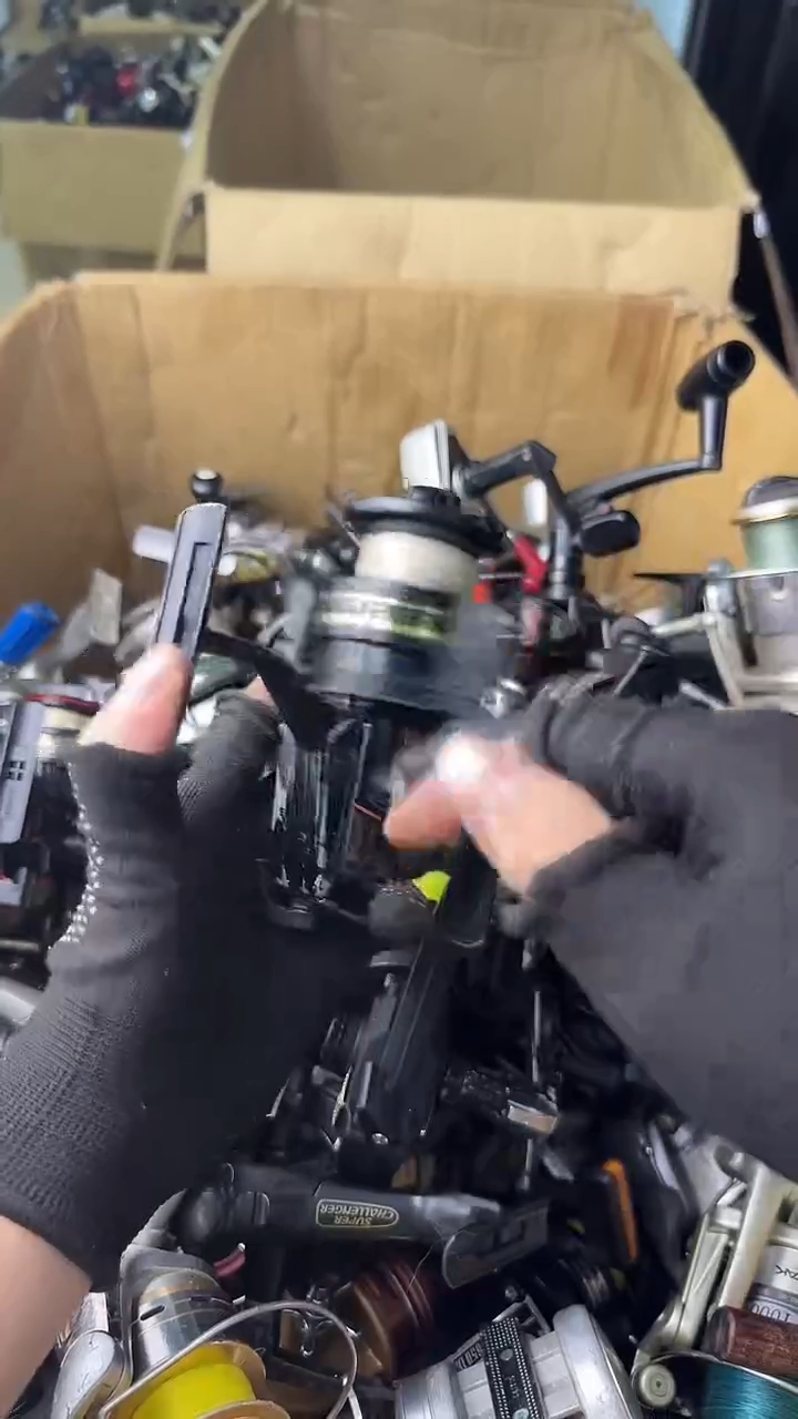 肆微瑕钓鱼轮，直播间讲解为准，看清楚再拍，如有拆卸不退换