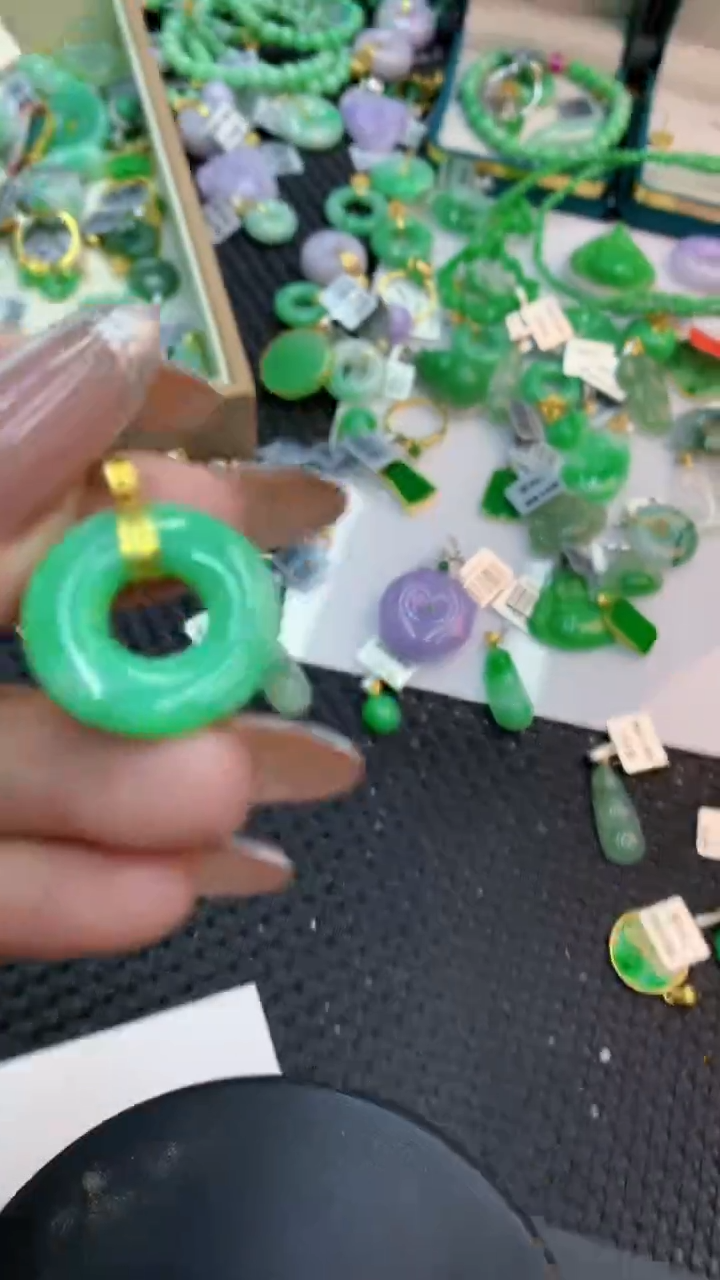 颈饰18K金镶嵌翡翠1