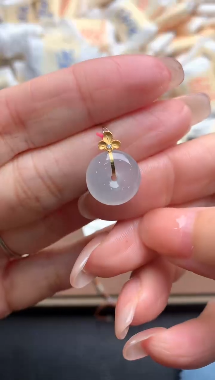 18K金镶嵌挂件翡翠一