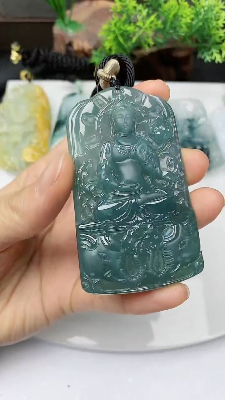 【闪购商品】翡翠颈饰未镶嵌        