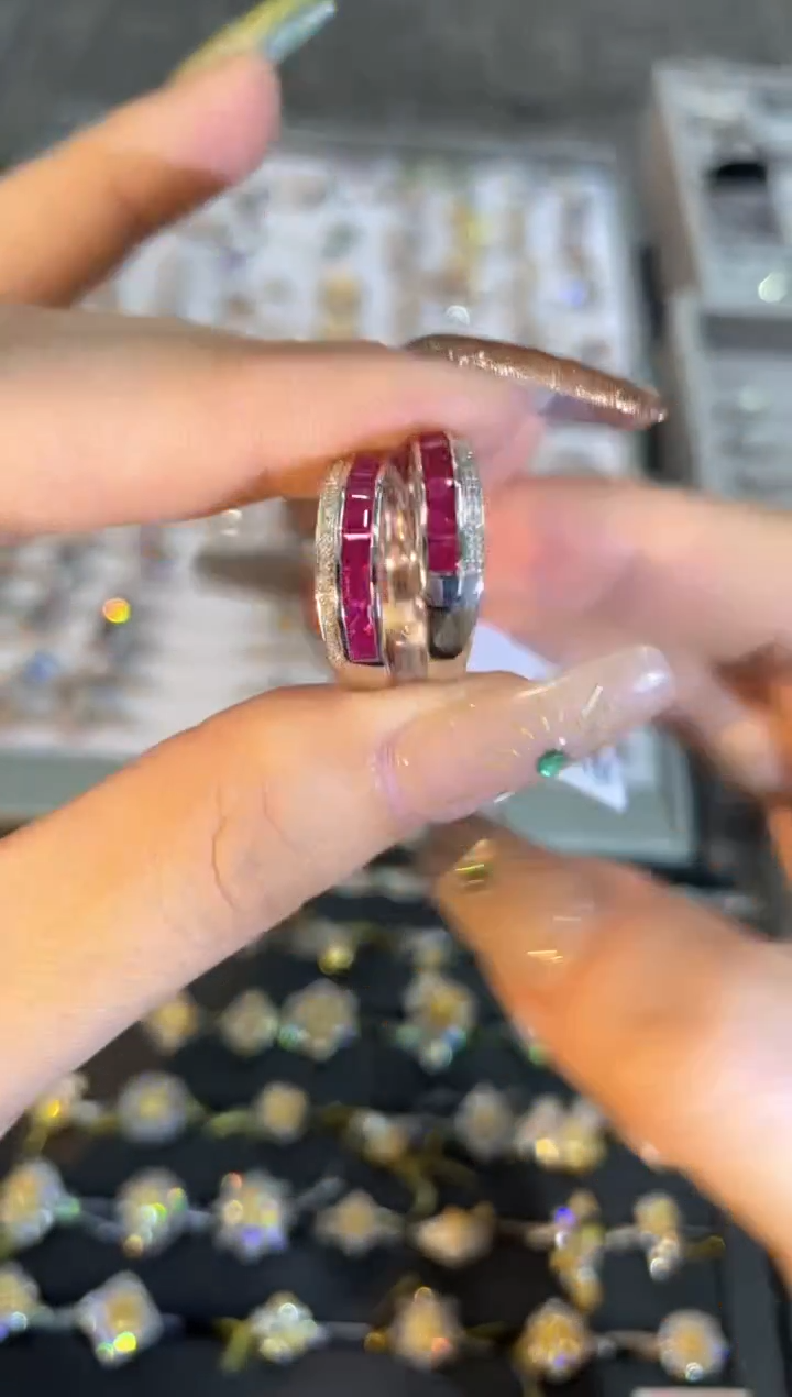 18K金镶嵌戒指红宝石多样性发一    XFY