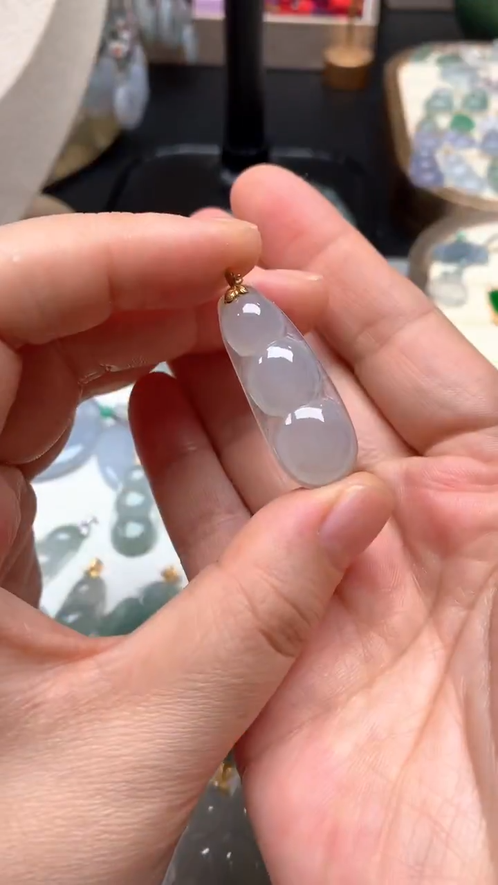 颈饰18K金镶嵌翡翠翡翠豆子吊坠（不含链）