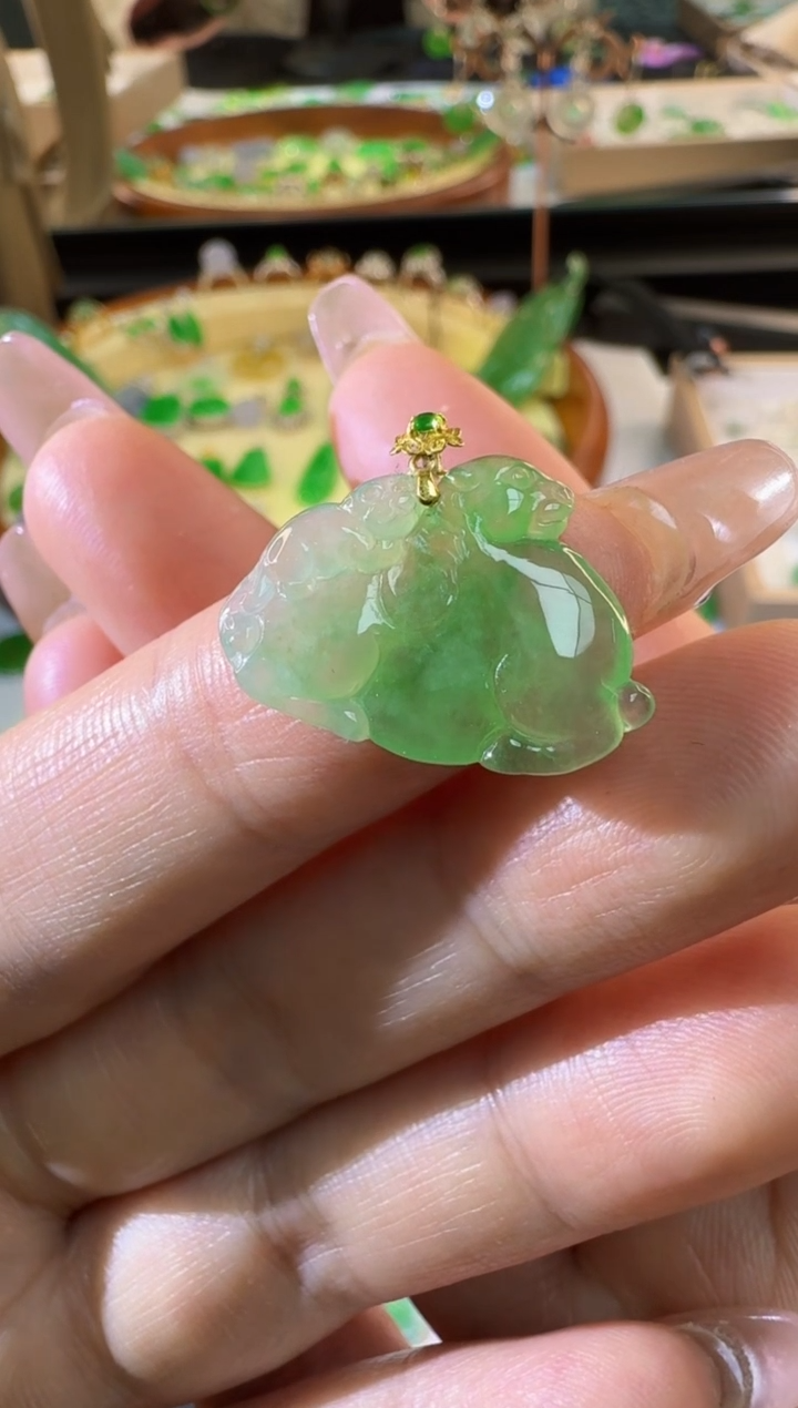 【闪购商品】翡翠颈饰18K金镶嵌缅甸A货翡翠吊坠