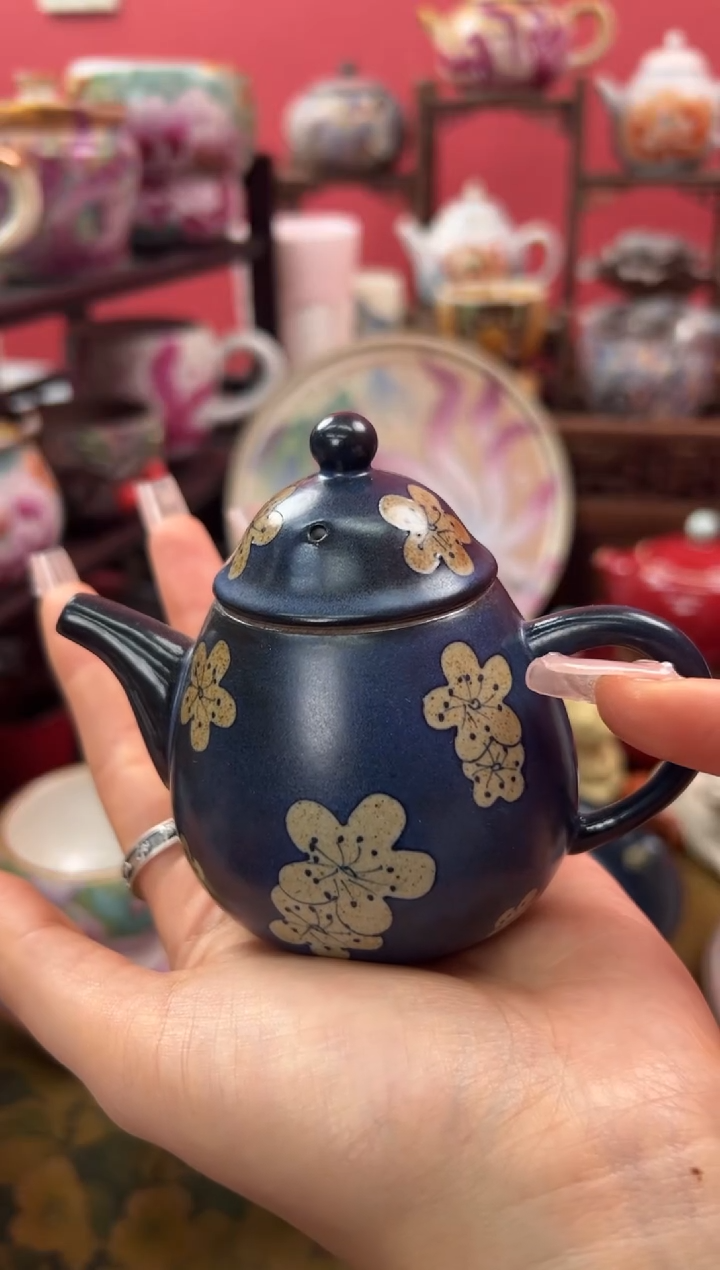 【闪购商品】仿古温暖蓝手绘梅花美人壶