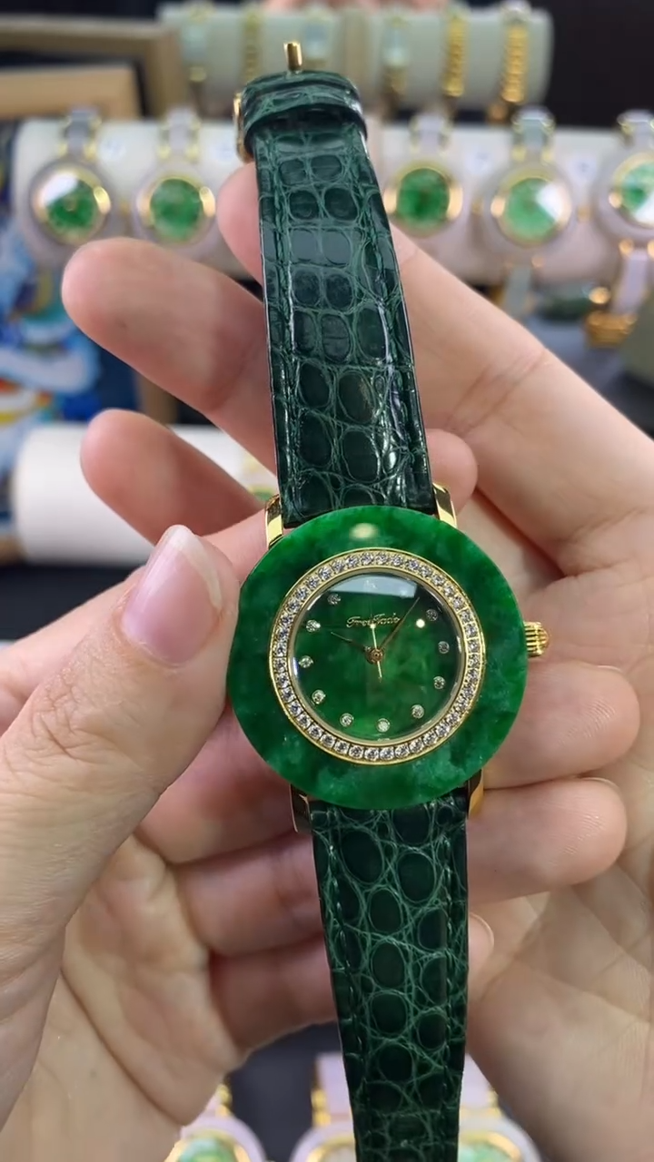 钢石英机芯-光能机芯锻造碳姐***说翡翠手表