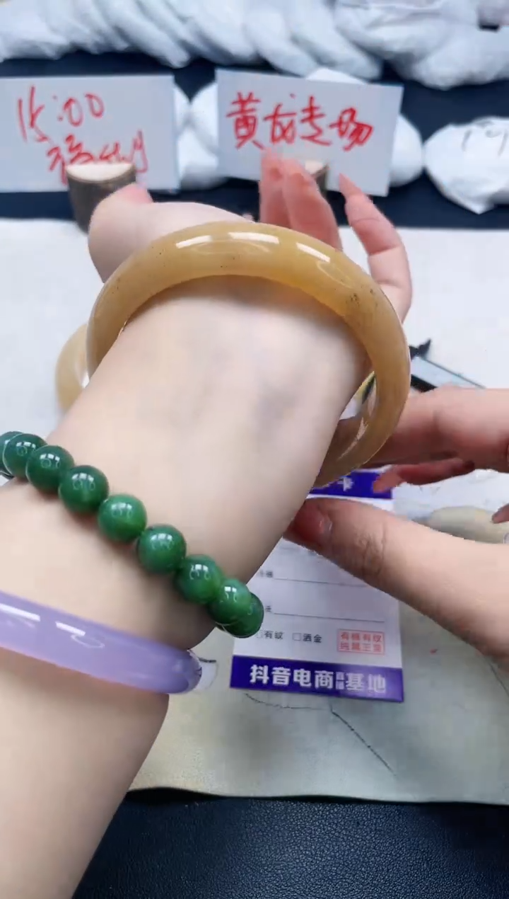 【闪购商品】石英质玉手镯未镶嵌412/66.6