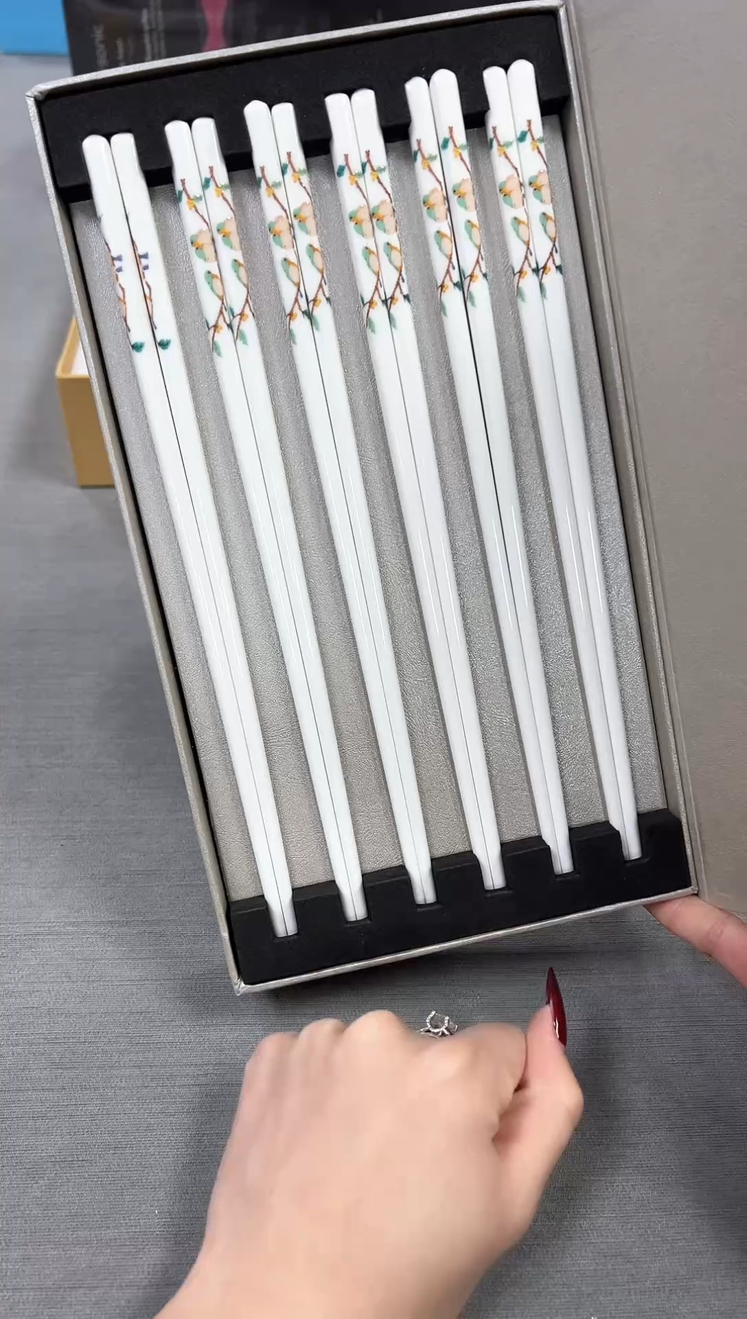 【闪购商品】瓷片新号开播不计成本欢迎点菜！