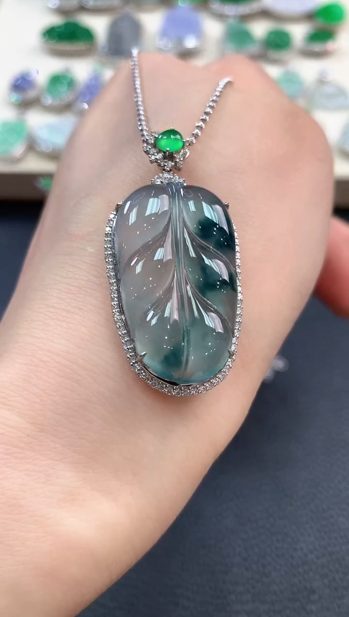 【闪购商品】翡翠吊坠(不含链)18K金镶嵌n43   