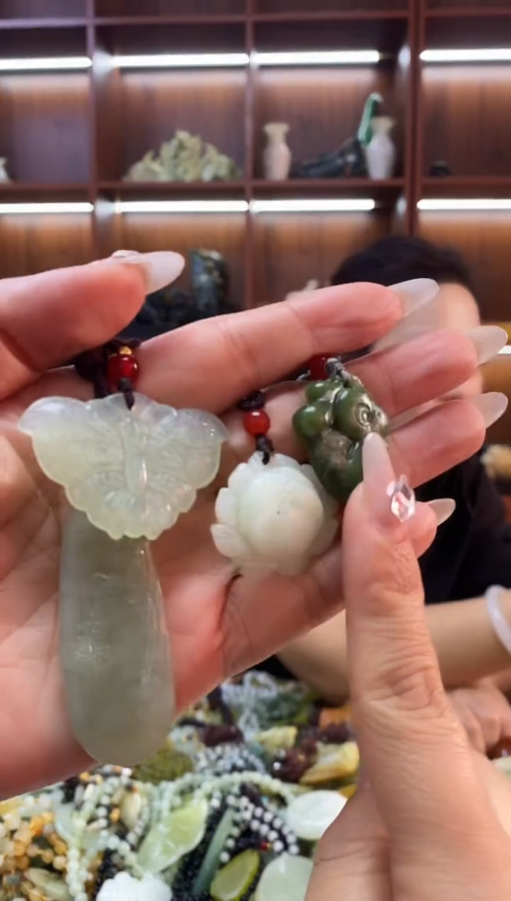 未镶嵌岫玉挂件 