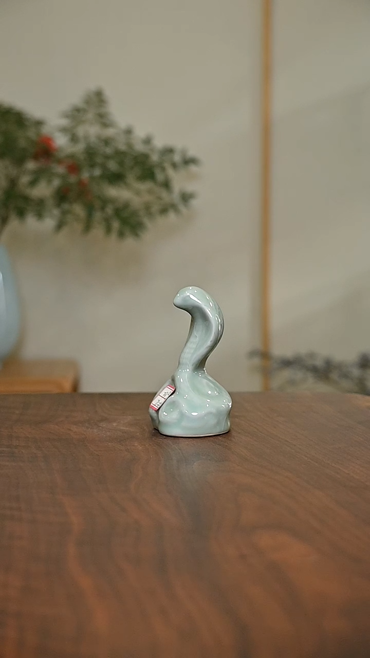 蛇 荷叶青釉 微瑕 无款