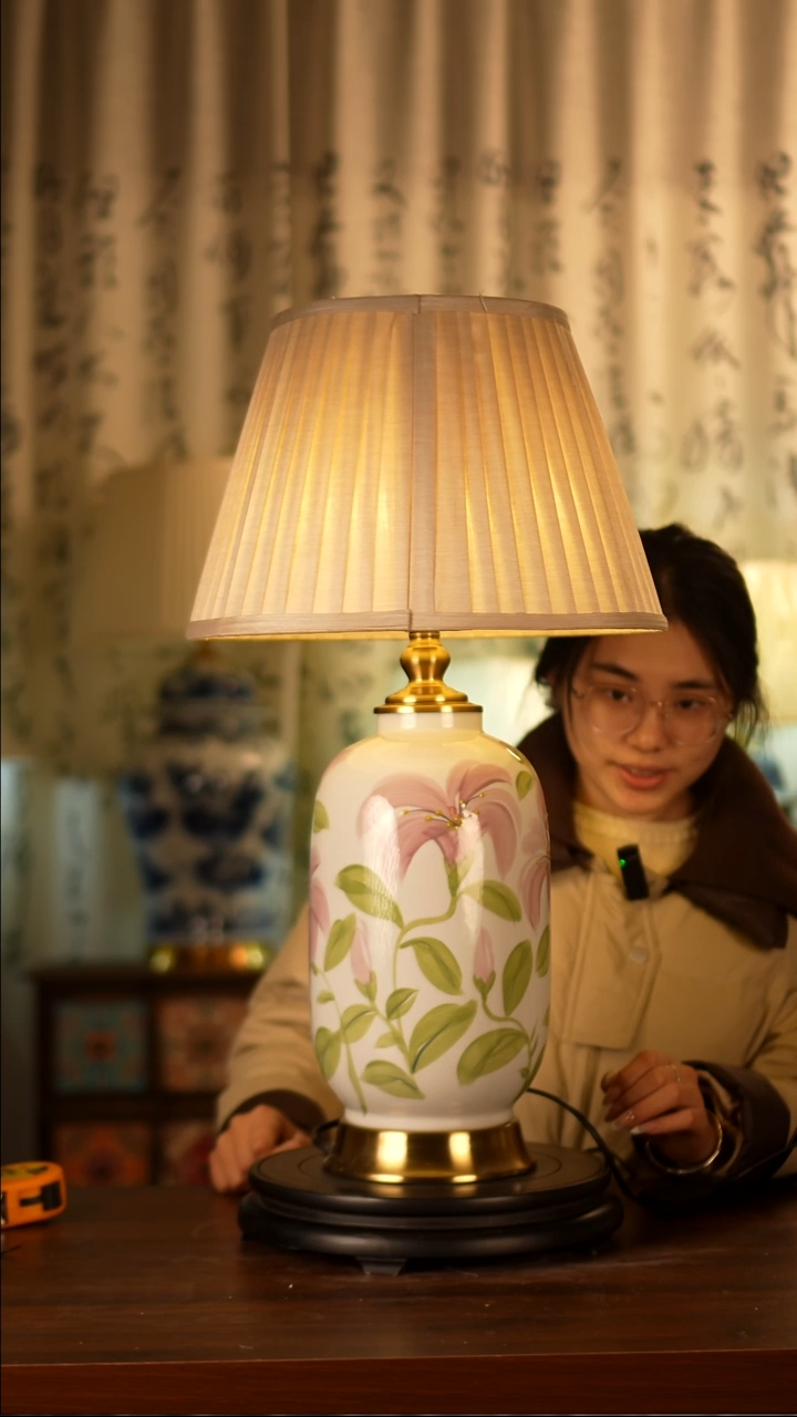 圆形款景德镇陶瓷台灯百合款