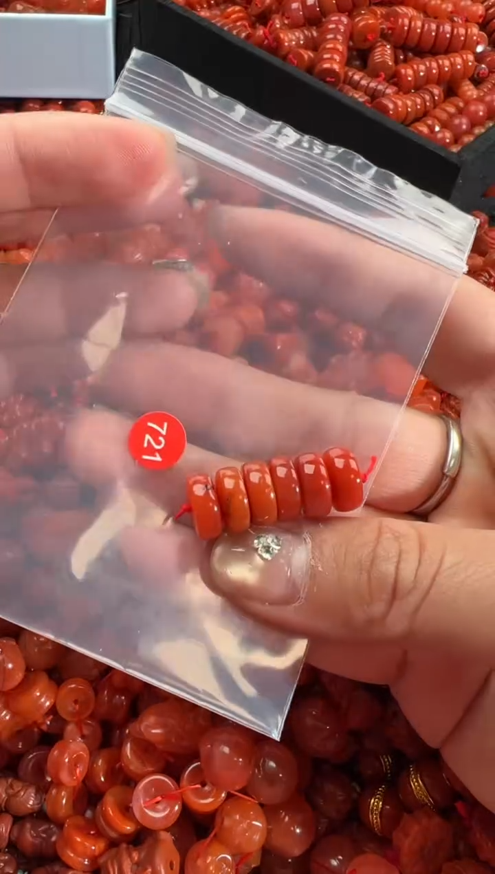 南红玛瑙未镶嵌颈饰1