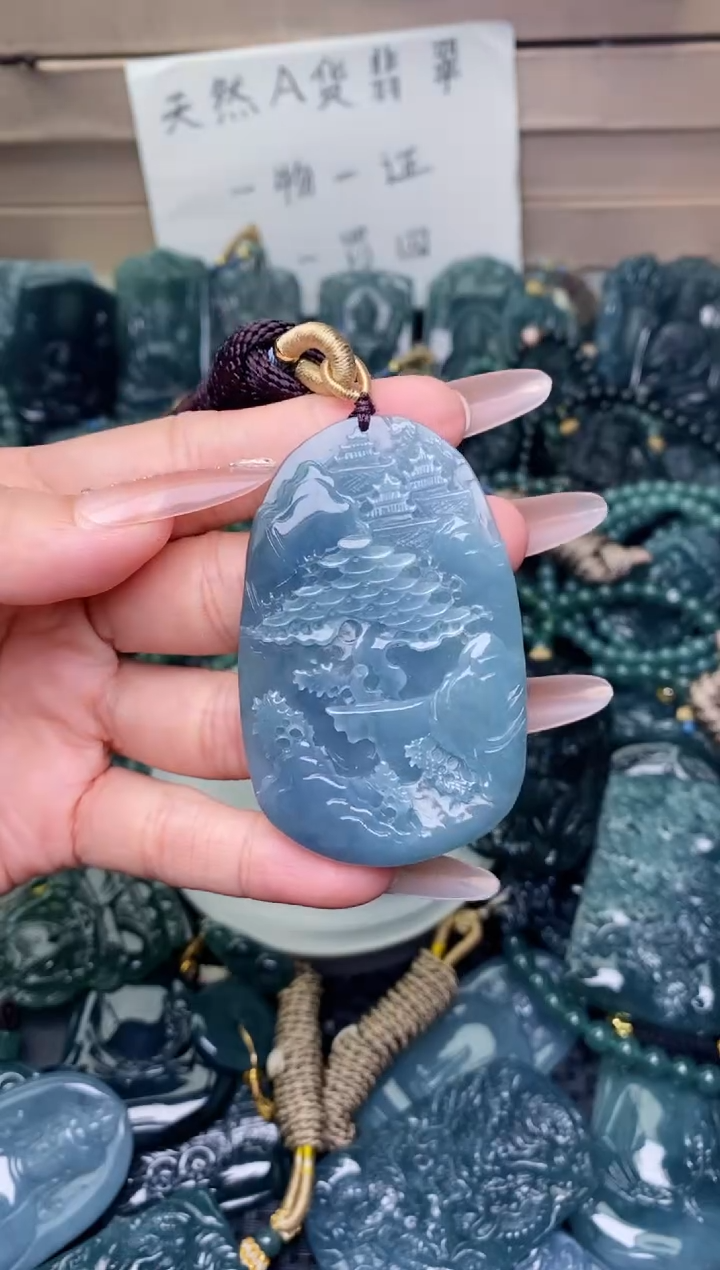 翡翠未镶嵌颈饰          