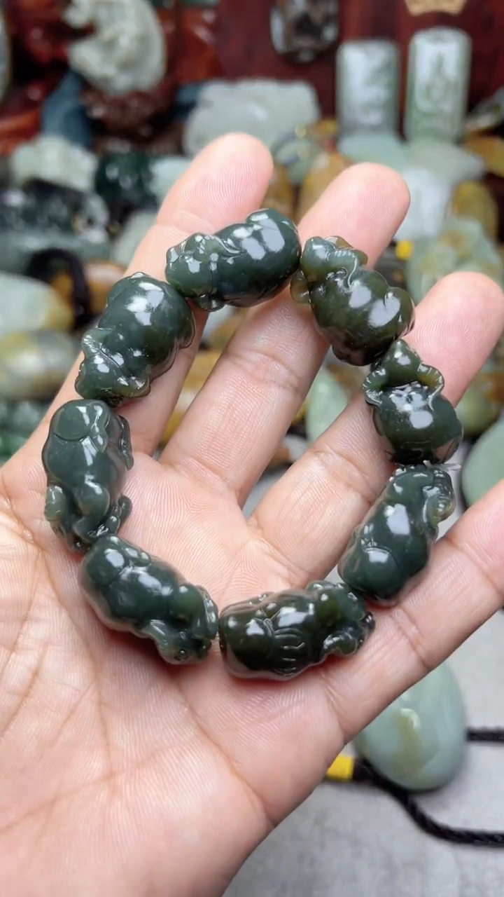 和田玉未镶嵌把件-