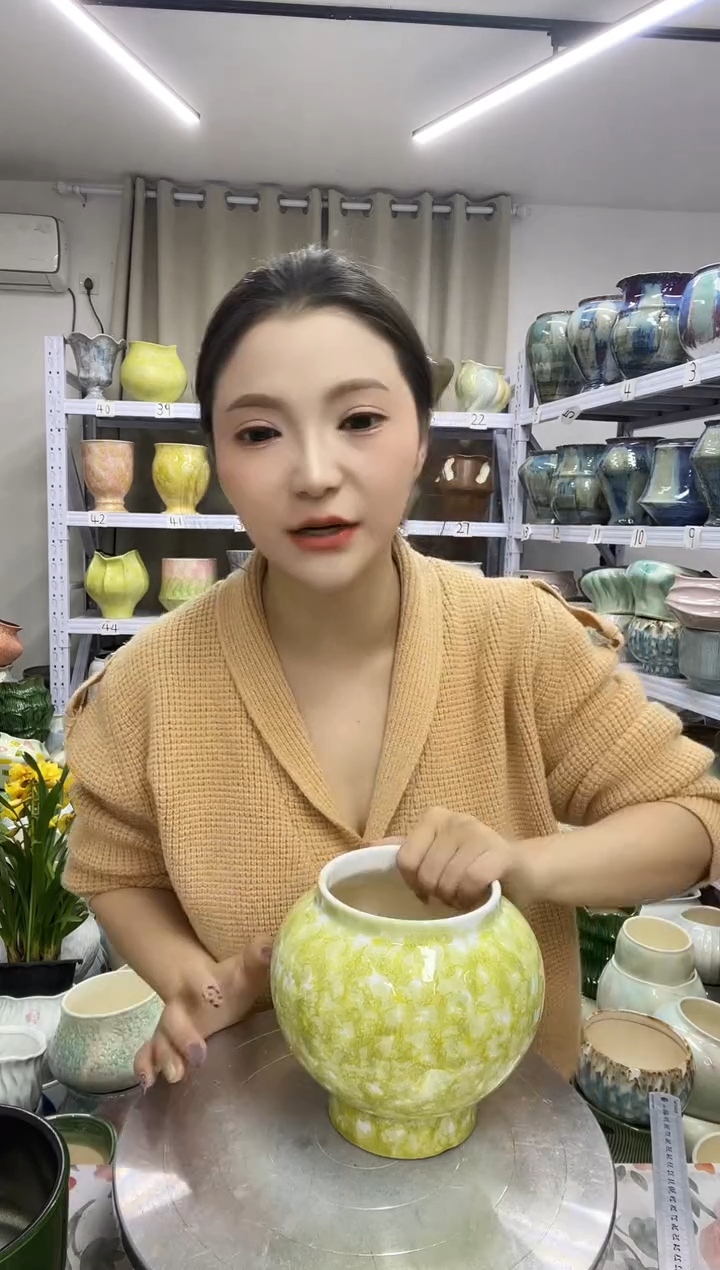 【12.4号】  花盆  高 ： 16   口：11